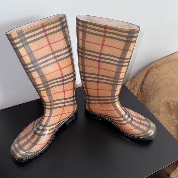 ✨ Burberry Nova Check Rubber Rain Boots | Classic Check | Designer Rain Boots ✨ - Picture 11 of 16